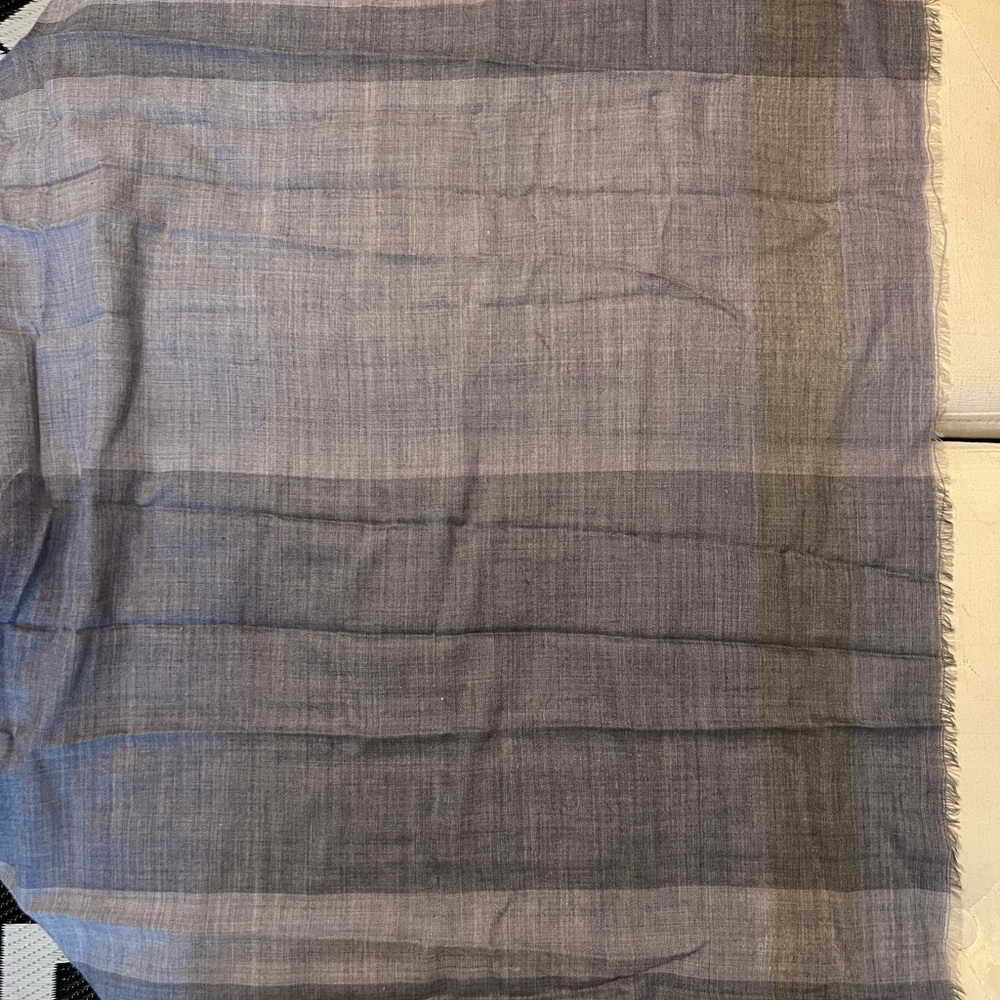 Elegant Gray Women's Scarf